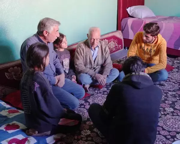 Son dakika haber! 'Nuh'un gemisinin kaşifi' Hasan dede, görevini torunlarına devrediyor Son dakika haber! 'Nuh'un gemisinin kaşifi' Hasan dede, görevini torunlarına devrediyor