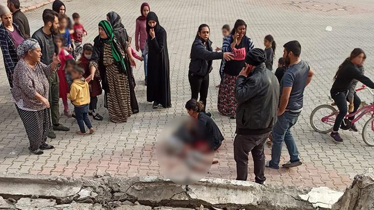 Öğretmenlerini görmek için mezun olduğu okula giden küçük kız, devrilen duvarın altında can verdi