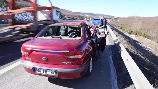 Otomobil tıra çarptı: 1 yaralı Otomobil tıra çarptı: 1 yaralı