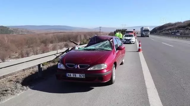 Otomobil tıra çarptı: 1 yaralı Otomobil tıra çarptı: 1 yaralı