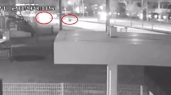 Otomobilin çarptığı motosiklet sürücüsü hayatını kaybetti (2) Otomobilin çarptığı motosiklet sürücüsü hayatını kaybetti (2)