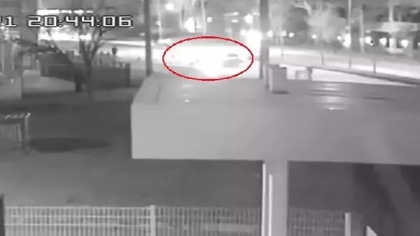Otomobilin çarptığı motosiklet sürücüsü hayatını kaybetti (2) Otomobilin çarptığı motosiklet sürücüsü hayatını kaybetti (2)