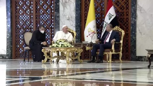 Katoliklerin ruhani lideri Papa Franciscus Irak'ta sevgi gösterisi Katoliklerin ruhani lideri Papa Franciscus Irak'ta sevgi gösterisi