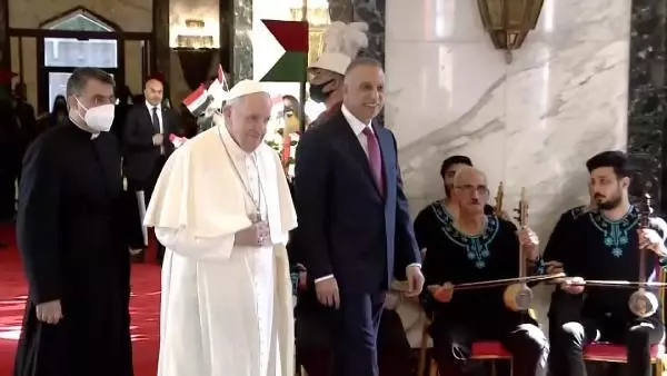 Katoliklerin ruhani lideri Papa Franciscus Irak'ta sevgi gösterisi Katoliklerin ruhani lideri Papa Franciscus Irak'ta sevgi gösterisi