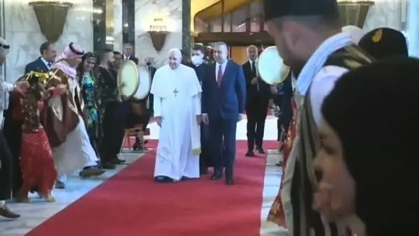 Katoliklerin ruhani lideri Papa Franciscus Irak'ta sevgi gösterisi Katoliklerin ruhani lideri Papa Franciscus Irak'ta sevgi gösterisi