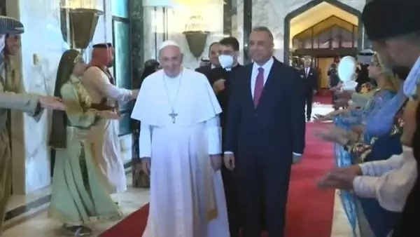 Katoliklerin ruhani lideri Papa Franciscus Irak'ta sevgi gösterisi Katoliklerin ruhani lideri Papa Franciscus Irak'ta sevgi gösterisi