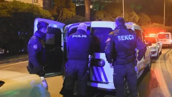Polisin 'Dur' ihtarına uymayan motosiklet sürücüsü kaza yapınca yakalandı Polisin 'Dur' ihtarına uymayan motosiklet sürücüsü kaza yapınca yakalandı