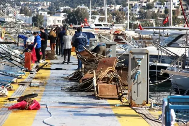 Denizin dibinde yok yok! 20 adet şezlongtan kızartma tavasına kadar onlarca atık var Denizin dibinde yok yok! 20 adet şezlongtan kızartma tavasına kadar onlarca atık var
