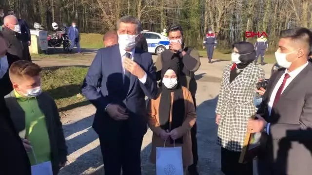 SAKARYA BAKAN SELÇUK OKULLARI ZİYARET ETTİ, ÖĞRETMENLERLE BULUŞTU SAKARYA BAKAN SELÇUK OKULLARI ZİYARET ETTİ, ÖĞRETMENLERLE BULUŞTU