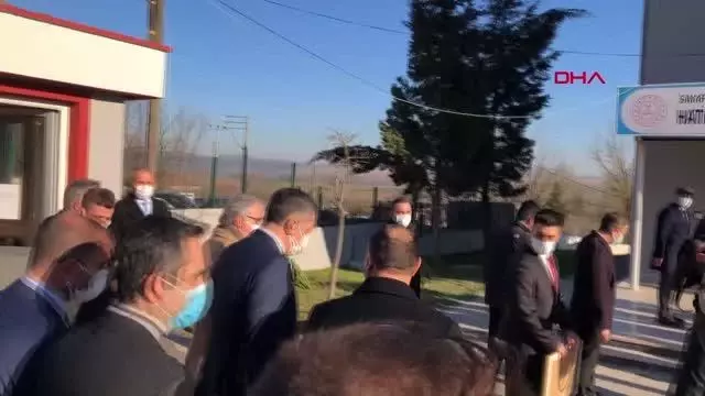 SAKARYA BAKAN SELÇUK OKULLARI ZİYARET ETTİ, ÖĞRETMENLERLE BULUŞTU SAKARYA BAKAN SELÇUK OKULLARI ZİYARET ETTİ, ÖĞRETMENLERLE BULUŞTU
