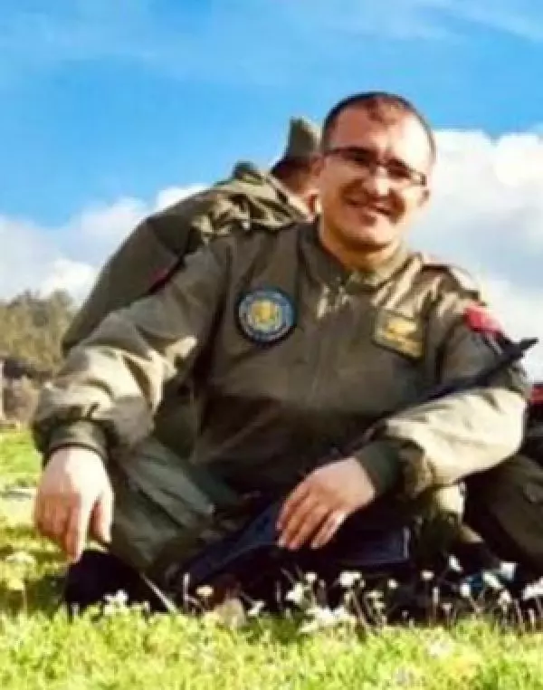Bitlis'te şehit olan Uzman Çavuş Demirci'nin vasiyeti yürek yaktı: Şehit olursam beni babamın yanına gömün Bitlis'te şehit olan Uzman Çavuş Demirci'nin vasiyeti yürek yaktı: Şehit olursam beni babamın yanına gömün