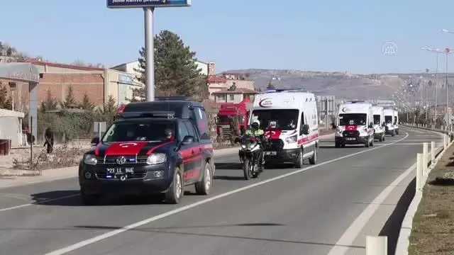 Şehitlerin naaşı törenin yapılacağı Elazığ Havalimanı'na götürüldü Şehitlerin naaşı törenin yapılacağı Elazığ Havalimanı'na götürüldü