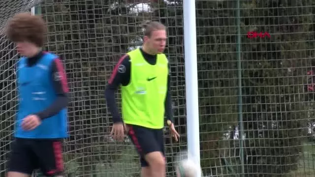 SPOR Serdar Saatçı: İlk hedefim gururla Beşiktaş formasını giymek SPOR Serdar Saatçı: İlk hedefim gururla Beşiktaş formasını giymek