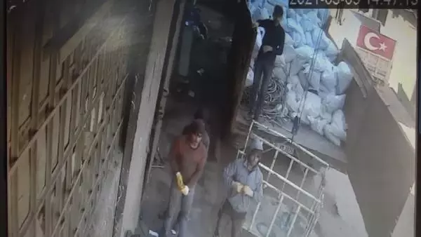Son dakika haberi! SULTANGAZİ'DE SİLAHLI SALDIRIDA OLAYLA İLGİSİ OLMAYAN PAKİSTANLI AĞIR YARALANDI Son dakika haberi! SULTANGAZİ'DE SİLAHLI SALDIRIDA OLAYLA İLGİSİ OLMAYAN PAKİSTANLI AĞIR YARALANDI