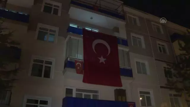 Son dakika haberi... Tatvan'daki helikopter kazasında şehit düşen Kara Pilot Yüzbaşı Gökhan Uysal'ın Ankara'daki ailesine acı haber ulaştı Son dakika haberi... Tatvan'daki helikopter kazasında şehit düşen Kara Pilot Yüzbaşı Gökhan Uysal'ın Ankara'daki ailesine acı haber ulaştı