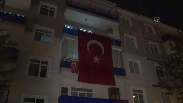 Son dakika haberi... Tatvan'daki helikopter kazasında şehit düşen Kara Pilot Yüzbaşı Gökhan Uysal'ın Ankara'daki ailesine acı haber ulaştı Son dakika haberi... Tatvan'daki helikopter kazasında şehit düşen Kara Pilot Yüzbaşı Gökhan Uysal'ın Ankara'daki ailesine acı haber ulaştı