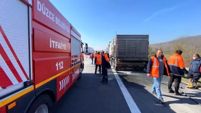 Son dakika haberleri... TEM'de tır yangını kısa sürede söndürüldü Son dakika haberleri... TEM'de tır yangını kısa sürede söndürüldü