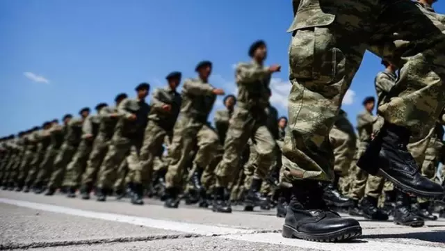 TSK personeline ilişkin kanun resmen yürürlüğe girdi! Uzman erbaşların emeklilik yaşı değişti TSK personeline ilişkin kanun resmen yürürlüğe girdi! Uzman erbaşların emeklilik yaşı değişti