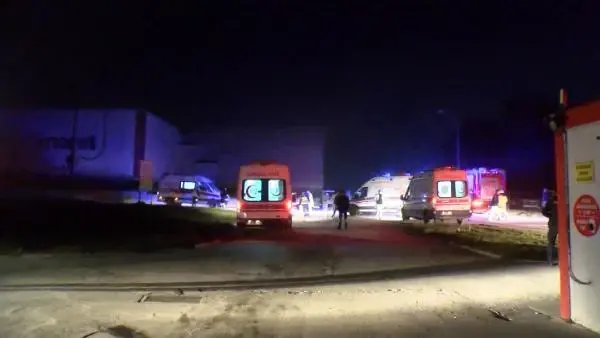 Tuzla'da et üretim tesisinde çıkan yangın söndürüldü: Bir işçi ağır yaralandı Tuzla'da et üretim tesisinde çıkan yangın söndürüldü: Bir işçi ağır yaralandı
