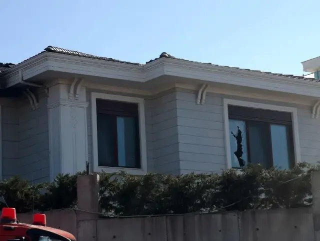 Tuzla'da villada korkutan yangın Tuzla'da villada korkutan yangın