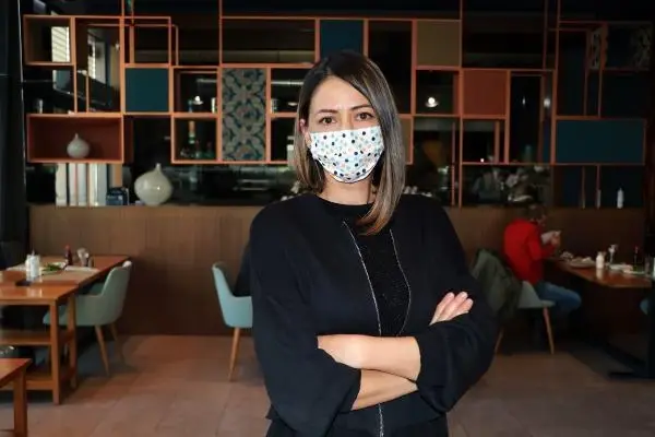 Adanalılar kebabı, pandemi kurallarına uyarak yiyor Adanalılar kebabı, pandemi kurallarına uyarak yiyor