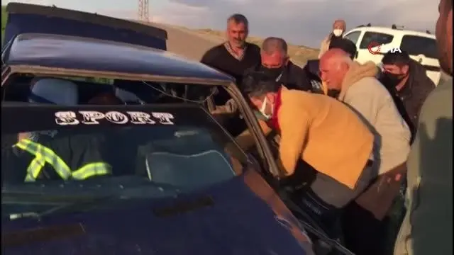 Son dakika haberi | Adıyaman'da iki otomobil kafa kafaya çarpıştı: 1'i ağır 3 yaralı Son dakika haberi | Adıyaman'da iki otomobil kafa kafaya çarpıştı: 1'i ağır 3 yaralı