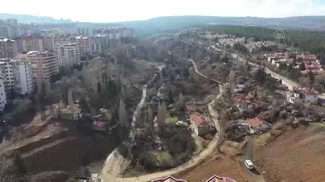 Ankara Büyükşehir Belediyesi ekipleri, yıkılan gecekondulardan kalan atıkları temizliyor Ankara Büyükşehir Belediyesi ekipleri, yıkılan gecekondulardan kalan atıkları temizliyor
