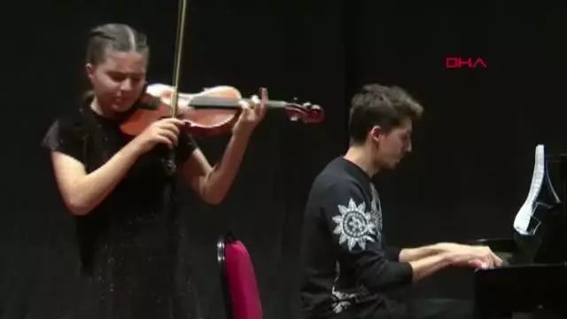 ANTALYA Keman yıldızı Elif Eroğlu, Polonya'da birincilik kazandı ANTALYA Keman yıldızı Elif Eroğlu, Polonya'da birincilik kazandı