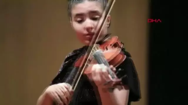 ANTALYA Keman yıldızı Elif Eroğlu, Polonya'da birincilik kazandı ANTALYA Keman yıldızı Elif Eroğlu, Polonya'da birincilik kazandı