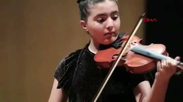 ANTALYA Keman yıldızı Elif Eroğlu, Polonya'da birincilik kazandı ANTALYA Keman yıldızı Elif Eroğlu, Polonya'da birincilik kazandı