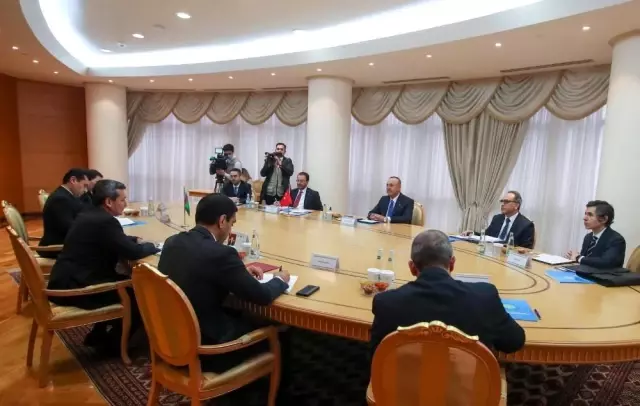 Dışişleri Bakanı Çavuşoğlu, mevkidaşı Meredov'la görüştü Dışişleri Bakanı Çavuşoğlu, mevkidaşı Meredov'la görüştü
