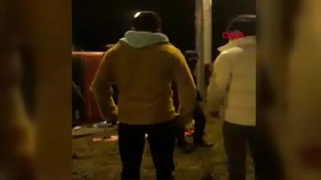 Devrilen TIR'ın şoförü yaralandı Devrilen TIR'ın şoförü yaralandı