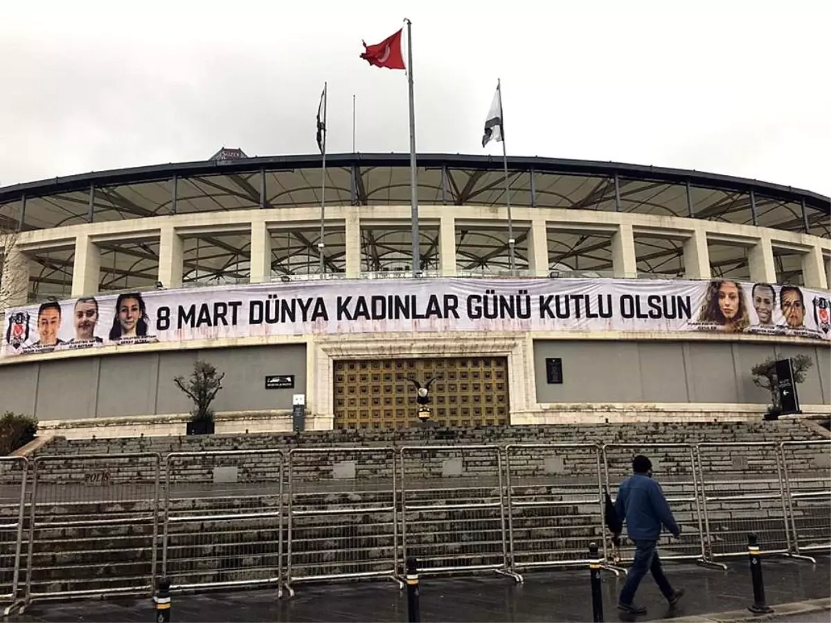 Beşiktaş'tan Kadınlar Günü'ne özel pankart