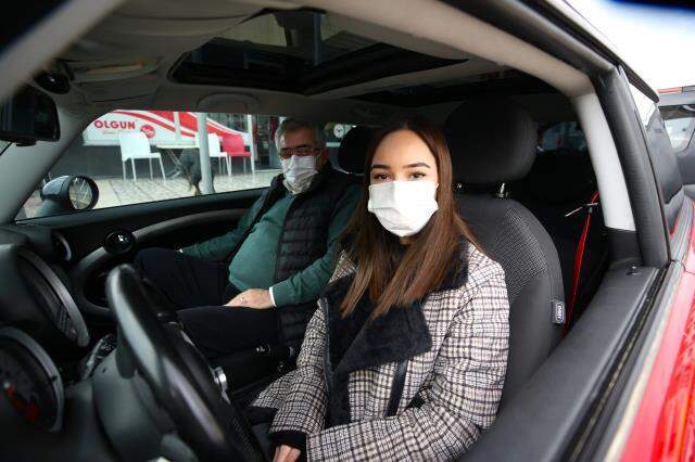 Bıraktığı sigaranın parasıyla kızının otomobil hayalini gerçekleştirdi