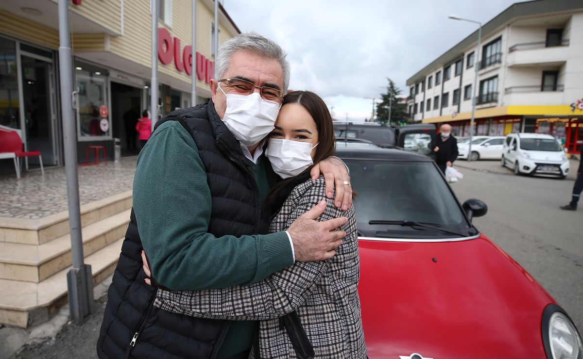 Bıraktığı sigaranın parasıyla kızının otomobil hayalini gerçekleştirdi