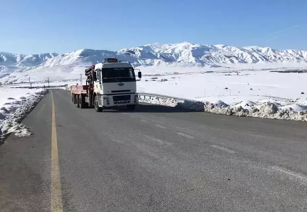 Bitlis'te, kaza kırıma uğrayan askeri helikopter enkazını kaldırma çalışması Bitlis'te, kaza kırıma uğrayan askeri helikopter enkazını kaldırma çalışması