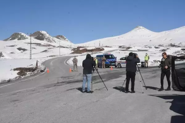Bitlis'te, kaza kırıma uğrayan askeri helikopter enkazını kaldırma çalışması Bitlis'te, kaza kırıma uğrayan askeri helikopter enkazını kaldırma çalışması