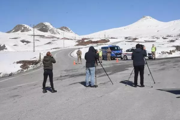 Bitlis'te, kaza kırıma uğrayan askeri helikopter enkazını kaldırma çalışması Bitlis'te, kaza kırıma uğrayan askeri helikopter enkazını kaldırma çalışması