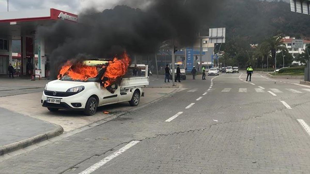 Böyle öfke görülmedi! Kardeşine kızdı aracını benzin döküp ateşe verdi
