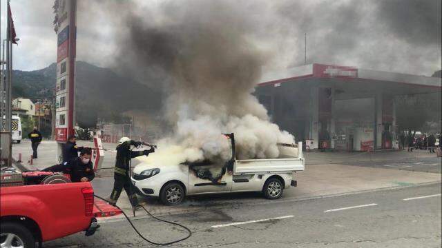 Böyle öfke görülmedi! Kardeşine kızdı aracını benzin döküp ateşe verdi