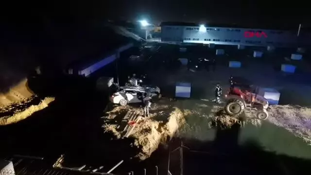 Son dakika haberi: Bursa Kontrolden çıkan otomobil 10 metreden inşaata düştü: 2 ölü Son dakika haberi: Bursa Kontrolden çıkan otomobil 10 metreden inşaata düştü: 2 ölü