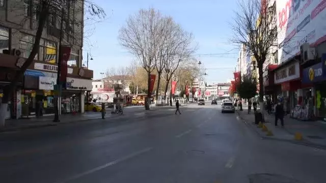 ŞANLIURFA - Vatandaşlar yeni normalleşme süreciyle uzun bir aradan sonra cumartesi günü sokağa çıktı ŞANLIURFA - Vatandaşlar yeni normalleşme süreciyle uzun bir aradan sonra cumartesi günü sokağa çıktı