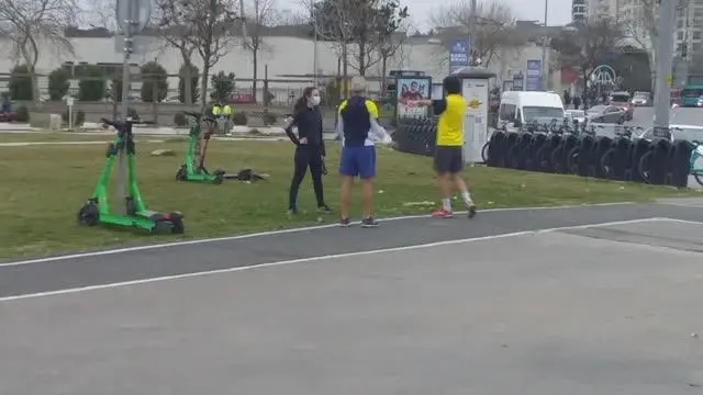 Caddebostan sahilinde yürüyüş ve spor yapan vatandaşlar Caddebostan sahilinde yürüyüş ve spor yapan vatandaşlar