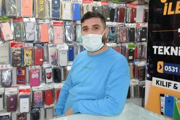 Cep telefonunun bataryası patlayan adam alevlerin arasında kaldı Cep telefonunun bataryası patlayan adam alevlerin arasında kaldı