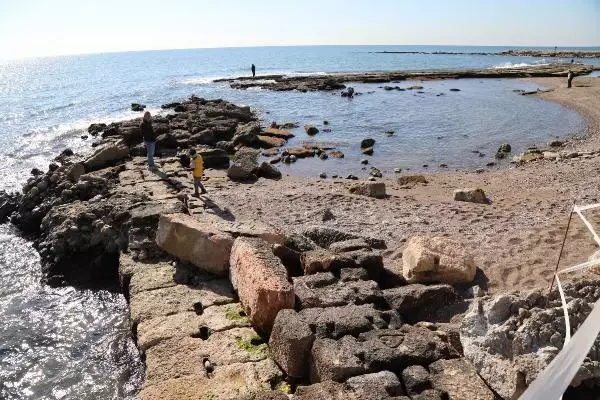 MERSİN Deniz çekildi antik liman ortaya çıktı MERSİN Deniz çekildi antik liman ortaya çıktı