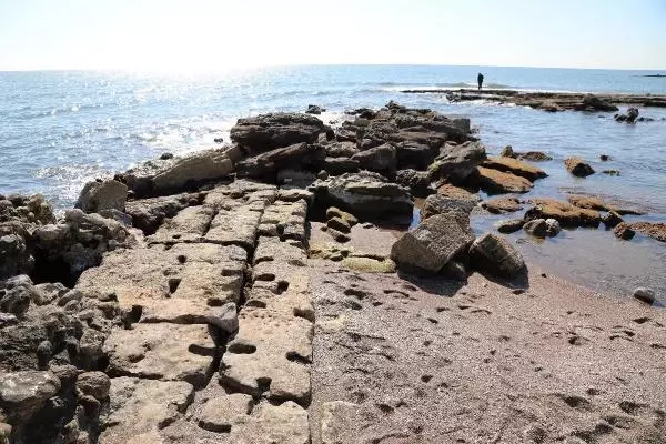 MERSİN Deniz çekildi antik liman ortaya çıktı MERSİN Deniz çekildi antik liman ortaya çıktı