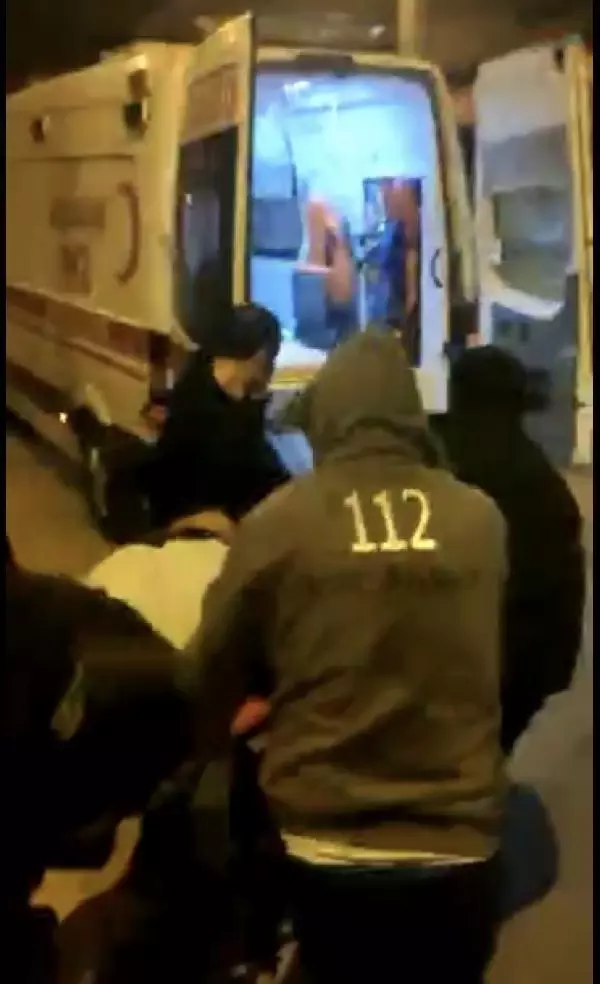 Devrilen TIR'ın şoförü yaralandı Devrilen TIR'ın şoförü yaralandı