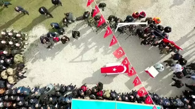 KAHRAMANMARAŞ - Tatvan'da şehit olan Astsubay Üstçavuş Yılmaz, son yolculuğuna uğurlandı (3) KAHRAMANMARAŞ - Tatvan'da şehit olan Astsubay Üstçavuş Yılmaz, son yolculuğuna uğurlandı (3)