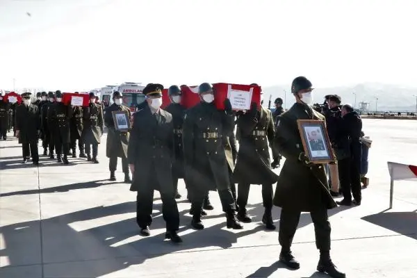 ELAZIĞ'DA ŞEHİT KORGENERAL HÜZNÜ ELAZIĞ'DA ŞEHİT KORGENERAL HÜZNÜ