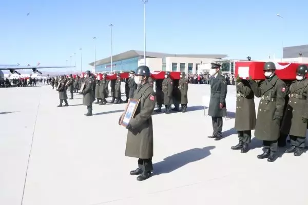 ELAZIĞ'DA ŞEHİT KORGENERAL HÜZNÜ ELAZIĞ'DA ŞEHİT KORGENERAL HÜZNÜ